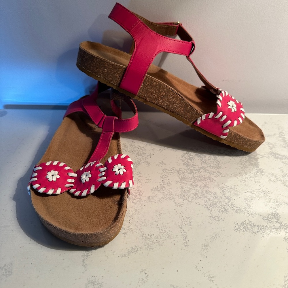 Jack Rogers Kids Lauren Sandal. 4M. Fuchsia.